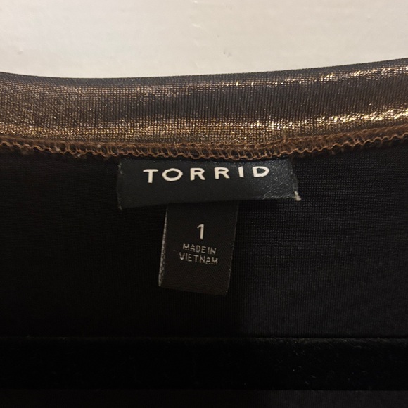 Torrid Metallic Bronze Short Sleeve Tee - Picture 3 of 4